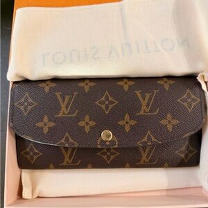 BRAND NEW VERIFIED BY THE REAL REAL - Louis Vuitton Emilie Wallet